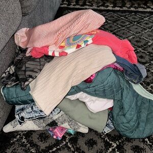 Girls cloths ranging size 6-8 all fit as a 6. All in very good condition